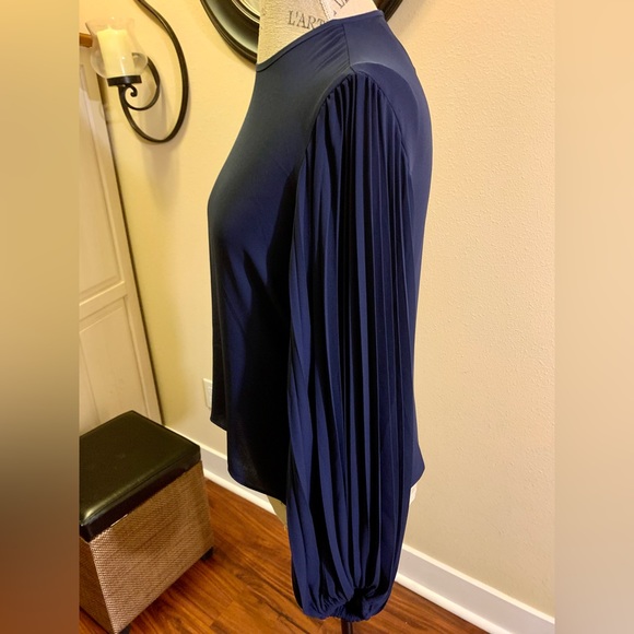 NWT NAVY BLUE BLOUSE. ACCORDION SLEEVES MAKE THIS A STAND OUT BEAUTIFUL BLOUSE. - Picture 3 of 9